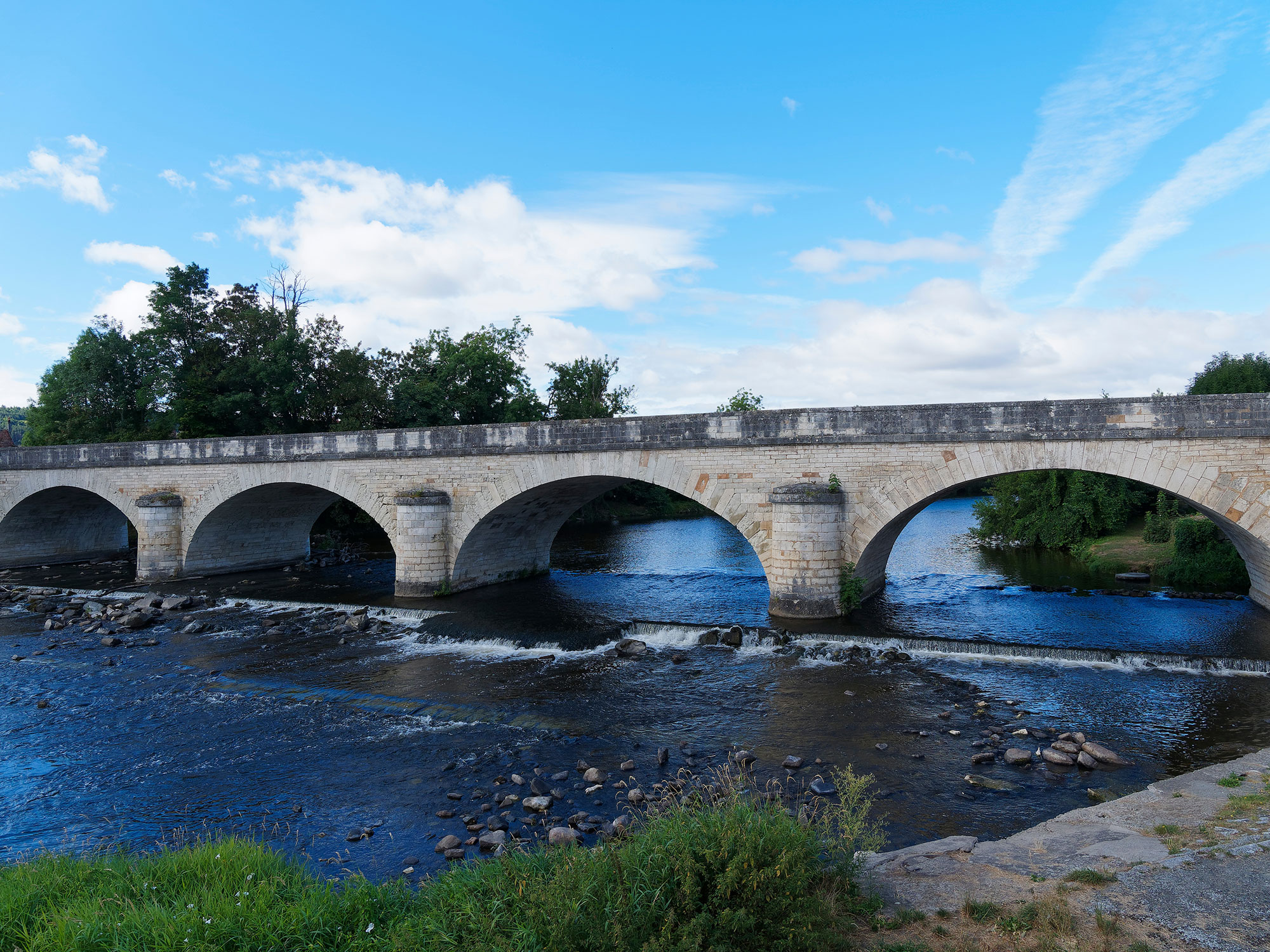 pont ebreuil auvergne